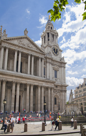 LONDON, UK - JUNE 30, 2014  St  Paul cathedral, view from busy roadのeditorial素材