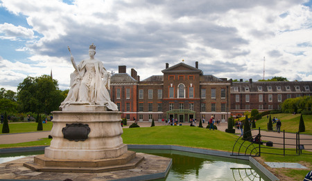 LONDON, UK - AUGUST 16, 2014: Kensington palace and gardensのeditorial素材