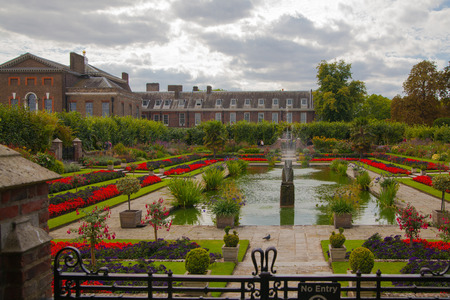 LONDON, UK - AUGUST 16, 2014: Kensington palace and gardensのeditorial素材