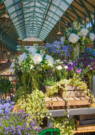 LONDON, UK - 22 JULY, 2014: Flower shop in Covent Garden marketのeditorial素材