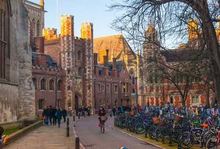 CAMBRIDGE, UK - JANUARY 18, 2015: Trinity street with college viewのeditorial素材