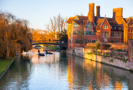 CAMBRIDGE, UK - JANUARY 18, 2015: River Cam and tourist boatのeditorial素材