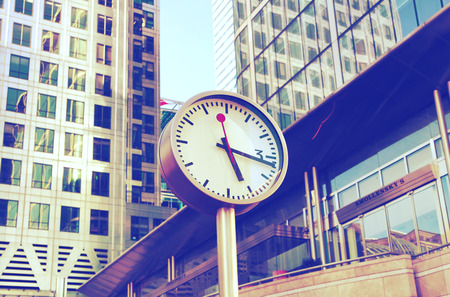 LONDON CANARY WHARF UK  JUNE 2 2015:  Clock at the Canary Wharf square. Business symbolのeditorial素材