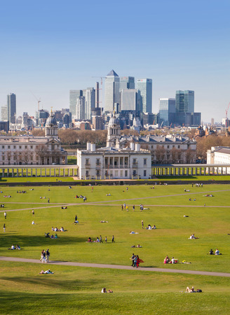 LONDON, UK - APRIL 14, 2015: Canary Wharf view from the Greenwich hill. Modern skyscrapers of banking ariaのeditorial素材