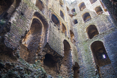 ROCHESTER, UK - MAY 16, 2015: Rochester Castle 12th-century. Inside view of castle's ruined palace walls and fortificationsのeditorial素材
