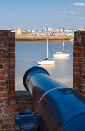 ROCHESTER, UK - MAY 16, 2015: Upnor Castle is an Elizabethan artillery fort located on the west bank of the River Medway in Kent.のeditorial素材