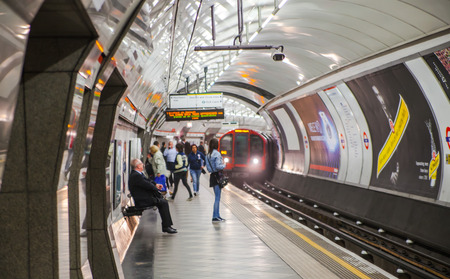 LONDON, UK - APRIL 22, 2015: People waiting at underground tube platform for train arrivesのeditorial素材