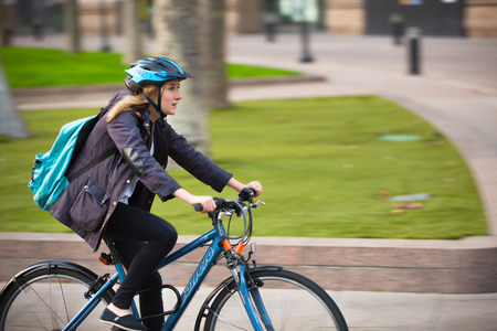 LONDON, UK - SEPTEMBER 9, 2015:  London bike commuters in Canary Wharfのeditorial素材