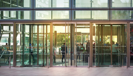 LONDON, UK - SEPTEMBER 9, 2015: Entrance to the office buildingのeditorial素材