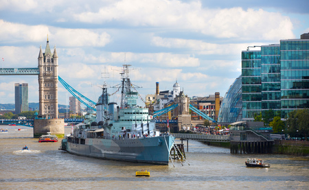 LONDON UK - SEPTEMBER 19, 2015 - Tower bridge on the River Thames and Belfast shipのeditorial素材