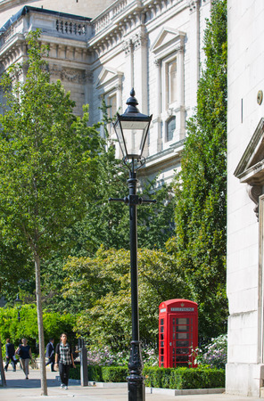 LONDON, UK - SEPTEMBER 10, 2015: St. Pauls cathedral and parkのeditorial素材