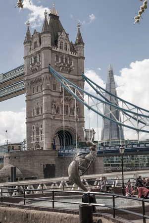 LONDON, UK - APRIL 22, 2015: City of London, Tower bridge view and River Thamesのeditorial素材