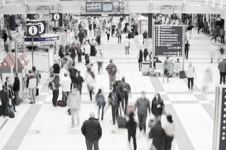 LONDON, UK - SEPTEMBER 12, 2015: Liverpool street train station with lots of people, waiting for boarding, looking for information and walking through the hallのeditorial素材
