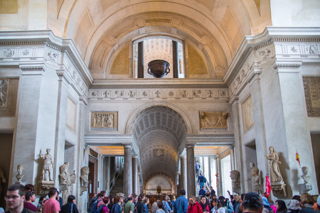 ROME, ITALY - APRIL 8, 2016: Interior of the Papal Basilica of St. Peter in the Vaticanのeditorial素材