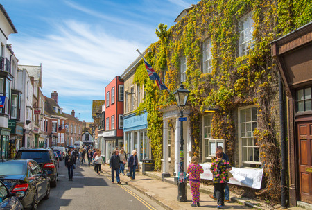 RYE, UK - 1 MAY, 2016: High street of Old Rye town with periodic buildings, lots of people and cars parked on side.のeditorial素材
