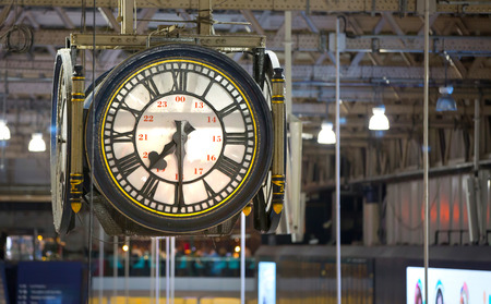 LONDON UK - 19 DECEMBER, 2015: Clock of the Waterloo international train stationのeditorial素材