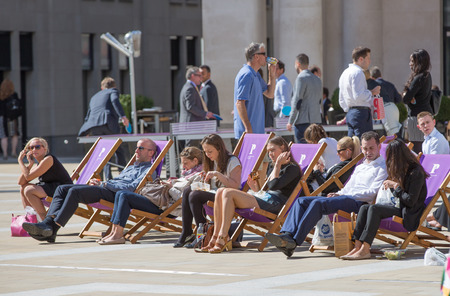 LONDON, UK - JUNE 30, 2014: Office workers al lunch time in the square of St. Paul's cathedral. City of London business lifeのeditorial素材