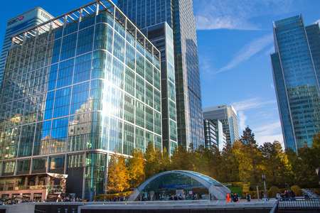 LONDON, UK - MARCH 31, 2016: Canary Wharf business and banking district. Main square and tube entranceのeditorial素材