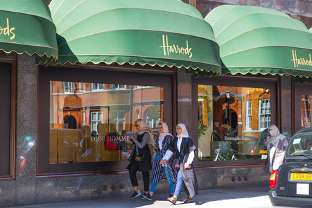 LONDON, UK - 25 August, 2017: Facade of the Harrods store in Kensington, the one of the most expensive shopping places in Europeのeditorial素材