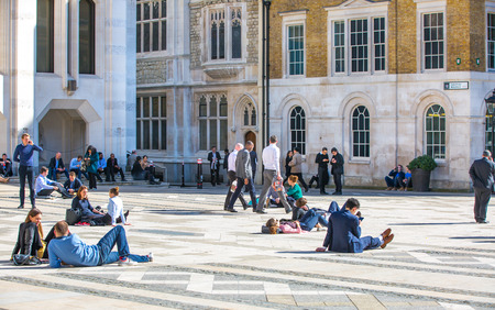LONDON, UK - SEPTEMBER 10, 2015: Office workers having a lunch in park next to st. Paul cathedralのeditorial素材