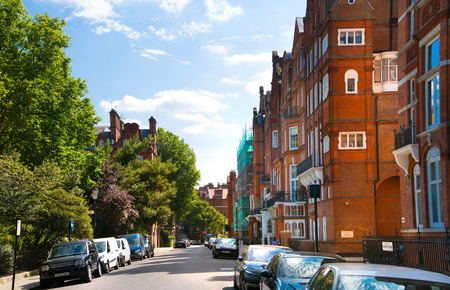 London, UK - August 25, 2017: Residential aria of Kensington and Chelsea. Cadogan square with row of periodic buildings. Luxury property in the centre of London.のeditorial素材