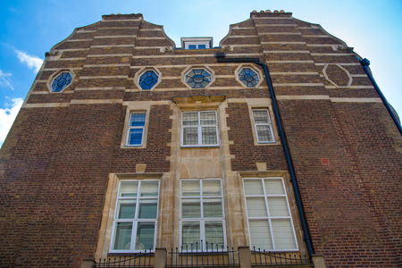 London, UK - August 25, 2017: Residential aria of Kensington and Chelsea. Cadogan square with row of periodic buildings. Luxury property in the centre of London.のeditorial素材