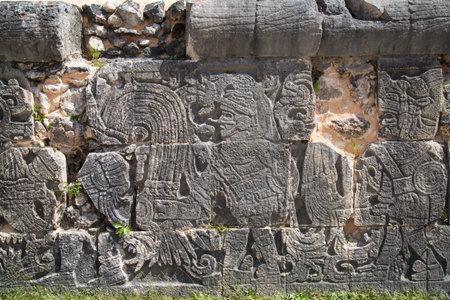 Mexico, Chichen Itzá, Yucatán. Reliefs of Mayan temples of Kukulcan El Castilloのeditorial素材