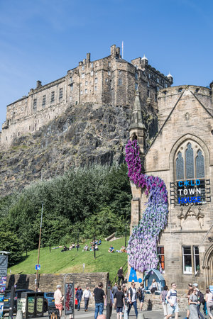 Scotland, Edinburg - August 24, 2021: Edinburg castle view and Grassmarket buildings in old townのeditorial素材