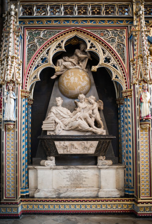 London, UK - November 27, 2022: Sir Isaac Newton tomb in Altar of Westminster Abbey.のeditorial素材