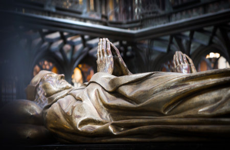 London, UK - November 27, 2022: Tomb on Edward II and his wife in Collegiate Church of St Peter at Westminster Abbeyのeditorial素材