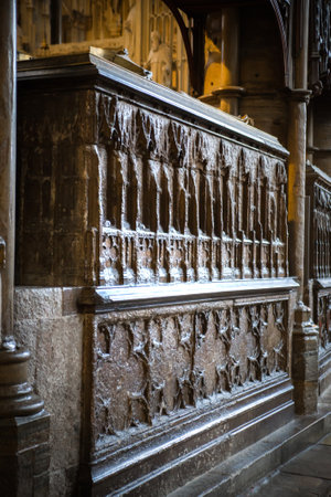 London, UK - November 27, 2022: Tomb of Edward III who rolled for 50 years, died 1377. Tomb decorated with gilded figures of his children. Collegiate Church of Saint Peter Westminsのeditorial素材