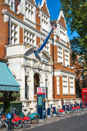 London, UK - 9 September, 2023: Street view in Mayfair with beautiful periodic buildings. Mayfair is one of the richest areas to live with fancy lifestyleのeditorial素材