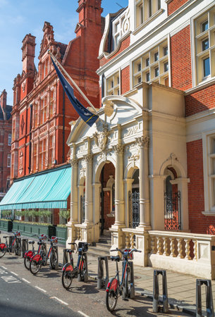 London, UK - 9 September, 2023: Beautiful Mayfair street with periodic buildings, leading to Hyde Park, one of the richest areas to live with fancy lifestyleのeditorial素材