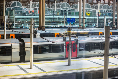 City of London, Liverpool Street station view platform and trainsのeditorial素材