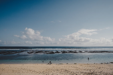Beautiful tropical beach with blue sky and white cloud - Vintage Filterの写真素材