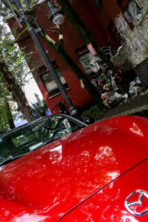 Mexico city, Mexico ; 10 30 2018: Expensive car and homeless in the background. Showing the social hierarchies and social class.のeditorial素材