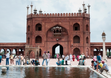 Delhi, India, August 14, 2011- Ablution in front of Jama Masjid, India's largest mosqueのeditorial素材
