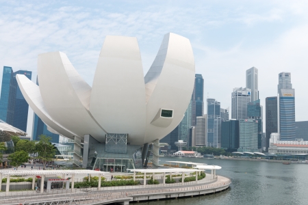 SINGAPORE - SEP 8: ArtScience Museum on Sep 8, 2012  in Singapore. It is one of the attractions at Marina Bay Sands. It has 21 gallery spaces with a total area of 6,000 square meters. Opened on 17 Feb 2011のeditorial素材