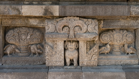 Prambanan panel, lion in niche flanked by two kalpataru trees each flanked by a pair of birds, Prambanan temple, Indonesia, Java, Yogyakartaの写真素材