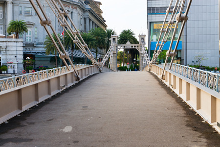 SINGAPORE - 07 AUG 2015: Historic Cavenagh Bridge, spanning the Singapore River near Raffles Place.のeditorial素材