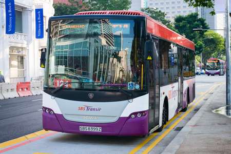 SINGAPORE - 07 AUG 2015: City bus, operated by SBS Transit on the Moulmein Road route in downtown Singapore.のeditorial素材