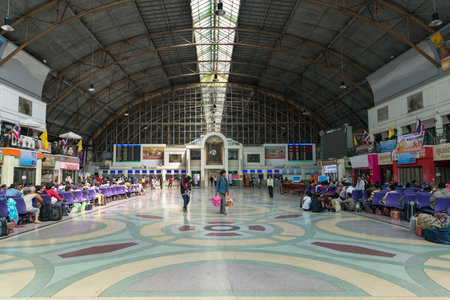 BANGKOK, THAILAND - 7 FEB 2016: Central hall of Hua Lamphong Railway Station in Bangkok.のeditorial素材