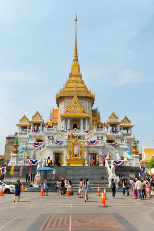 BANGKOK, THAILAND - 7 FEB 2016: Main temple structure of Wat Traimit, home to the famous Golden Buddha.のeditorial素材