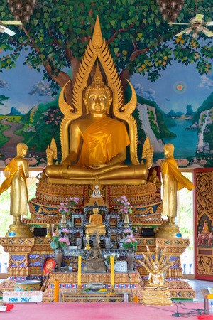 SAMUI, THAILAND - 04 MAR 2013: Golden statue of sitting meditate Buddha in Wat Plai Laem templeのeditorial素材