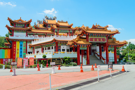KUALA LUMPUR, MALAYSIA - 22 MAR 2017: Main entrance in chinese Thean Hou Templeのeditorial素材