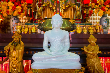 KUALA LUMPUR, MALAYSIA- FEB 2015: White Buddha statue in chinese Thean Hou Templeのeditorial素材