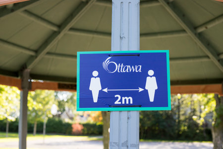 Ottawa, Canada - September 3, 2020: 2 meter sign for social distance in the park in Ottawaのeditorial素材