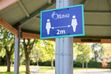 Ottawa, Canada - September 3, 2020: 2 meter sign for social distance in the park in Ottawaのeditorial素材