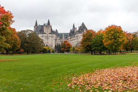 Ottawa, Canada - October 14, 2021: Major's Hill Park and Fairmont Chateau Laurier hotel in downtown of the city in autumnのeditorial素材
