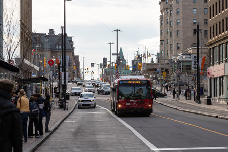 Ottawa, Canada - November 10, 2022: Bus on Rideau Street in the city center. People are waiting at the bus stop for a trip by public transportのeditorial素材